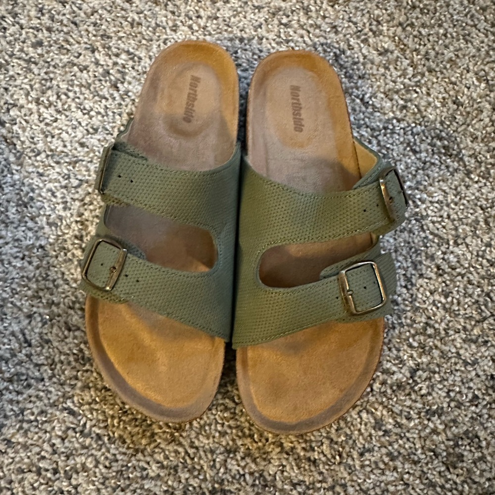 BRAND NEW green sandles!!